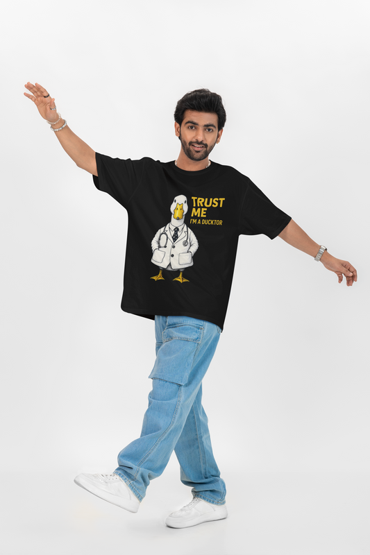 Trust Me, I’m a Ducktor – Funny Duck in Lab Coat Oversized T-Shirt